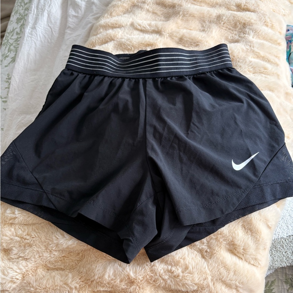 NIKE SHORTS (XS)